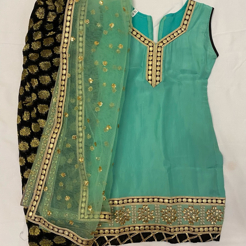 3 pieces girls chiffon and organza shalwar Kameez